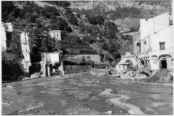 F. PENTA, R. LUPINO, F. CAPOZZA, F. ESU – Effetti dell’alluvione del 26 Ottobre 1954 nel Salernitano.